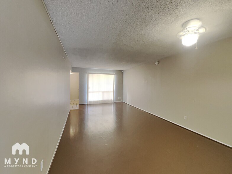 Building Photo - 8343 N 59th Dr