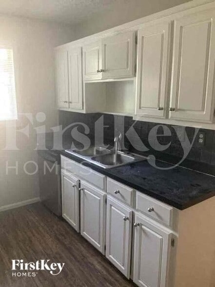 Building Photo - 1049 Megan Ct