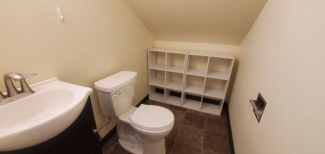 Building Photo - Pre-Leasing for September - 7Bed/3.5bath House