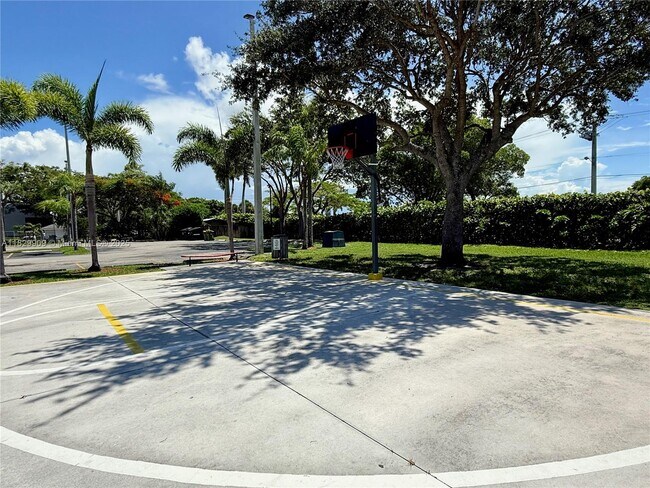 Building Photo - 1044 S Independence Dr