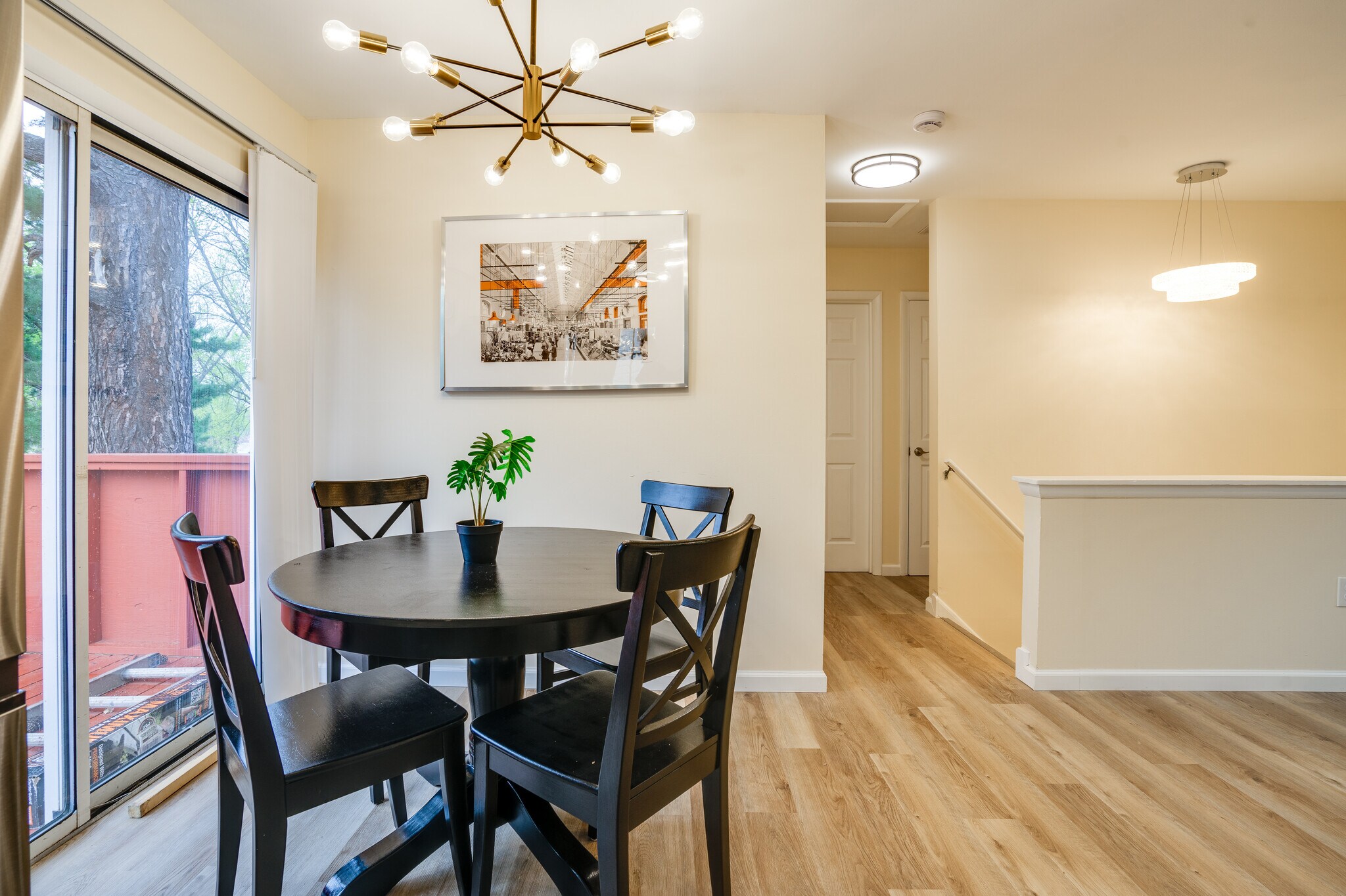 Building Photo - 14220 Fallbrook Ln