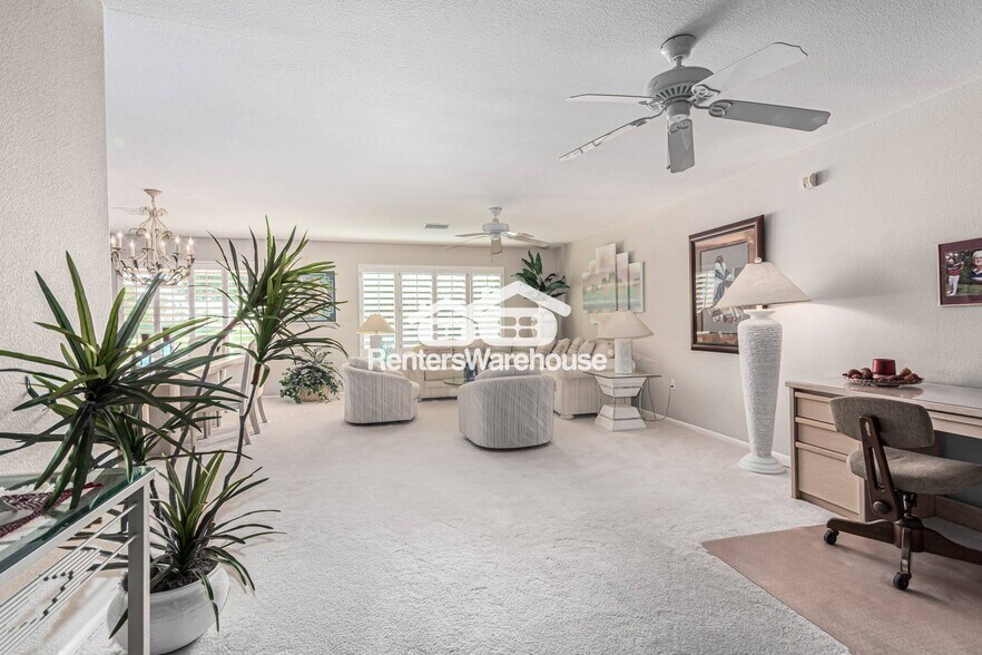 Building Photo - 16030 N Nicklaus Ln