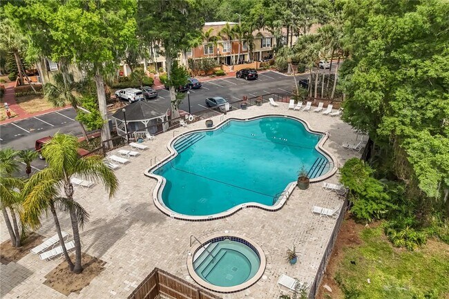 Building Photo - 4038 Versailles Dr