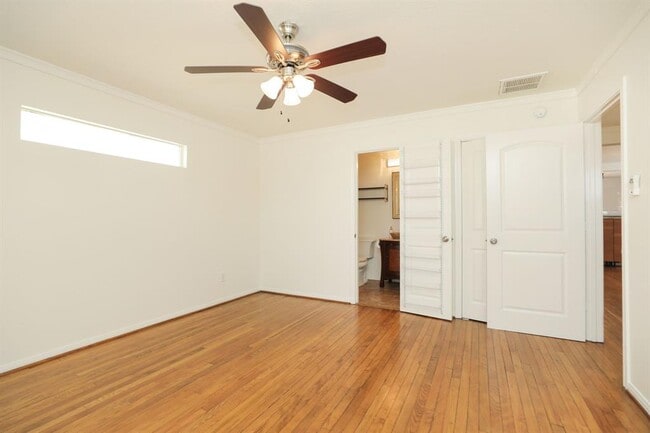 Building Photo - 905 Kern St
