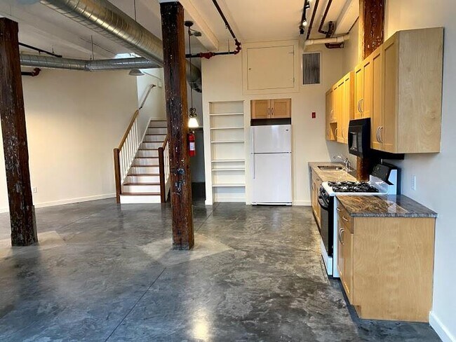 Building Photo - 28 Bayley St