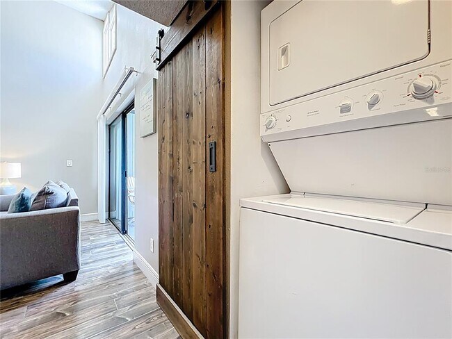 Building Photo - 3944 Atrium Dr