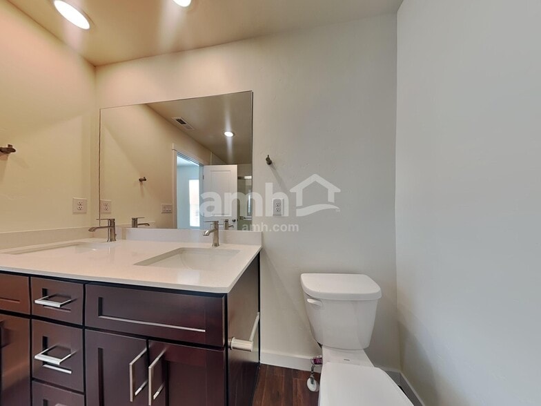 Building Photo - 1496 N Garnet Creek Ave