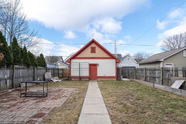 Building Photo - 2318 N New Jersey St