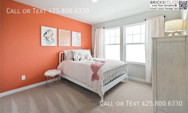 Building Photo - Inviting Home in Port Orchard with a Perfe...