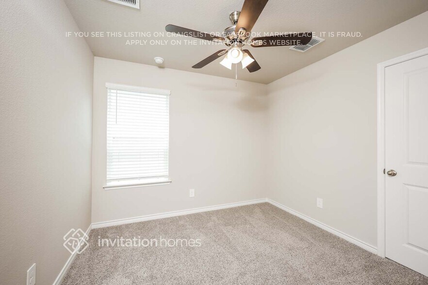 Building Photo - 3305 Blue Jay Way