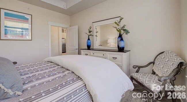 Building Photo - 16408 Holly Crest Ln