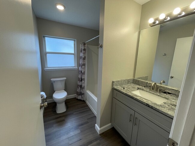 Building Photo - NEWLY RENOVATED 3/2 Duplex near Sleepy Hollow Sports Complex in Leesburg