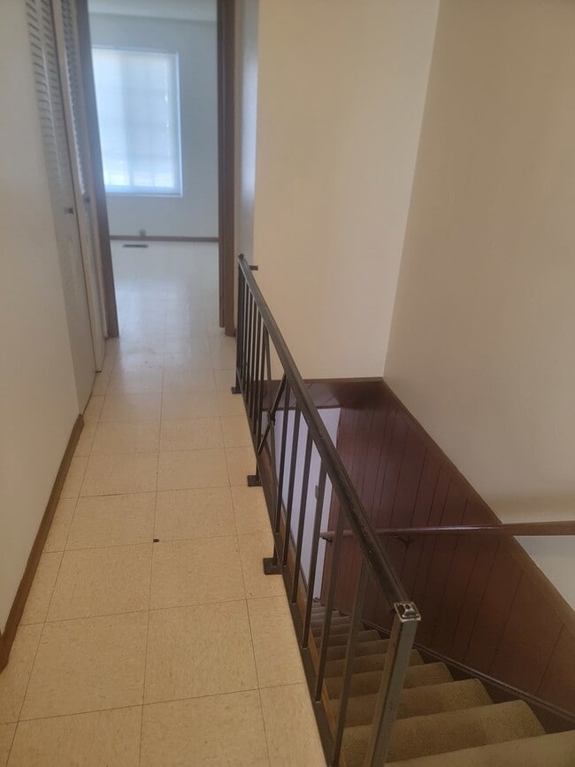 Building Photo - 309 W 24th Pl