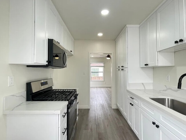 Building Photo - 540 N 4th St