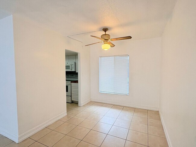 Building Photo - 1830 Maravilla Ave