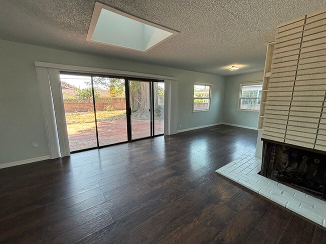 Building Photo - 10642 Artcraft Ave