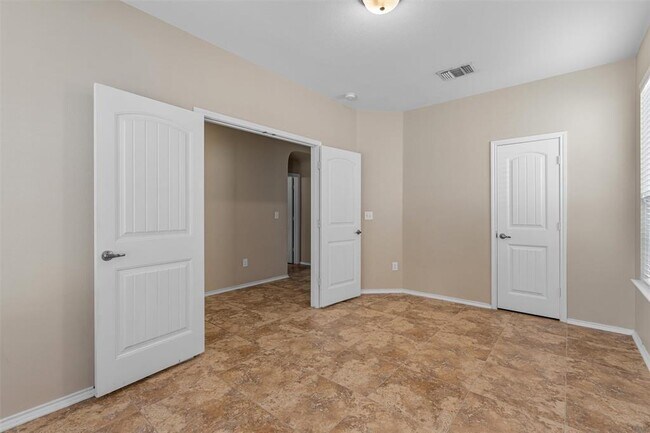 Building Photo - 11224 Dunlop Terrace