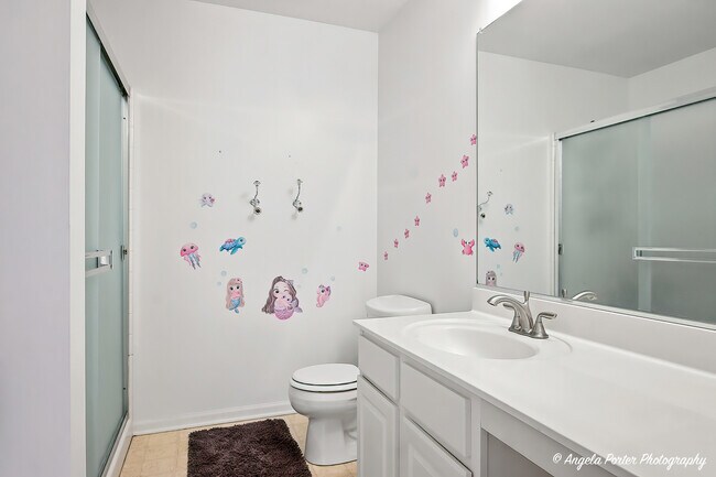 Building Photo - 1901 Kennedy Dr