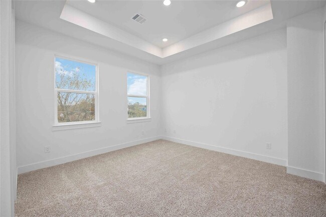 Building Photo - 5322 Rue