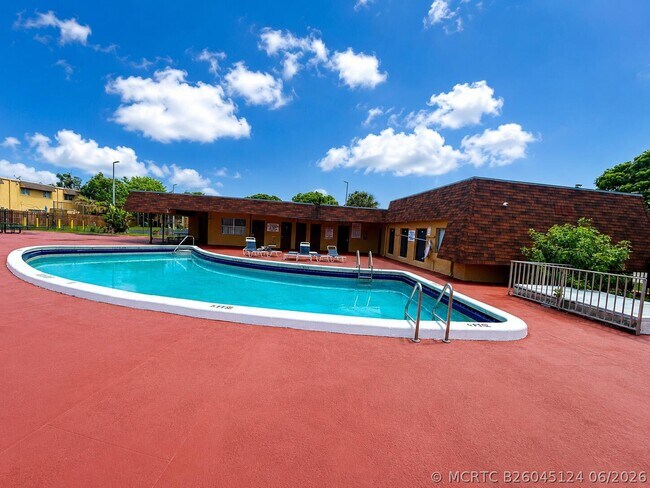 Building Photo - 5728-5728 Blueberry Ct