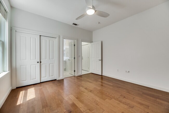Building Photo - 2604 Thomas Ave