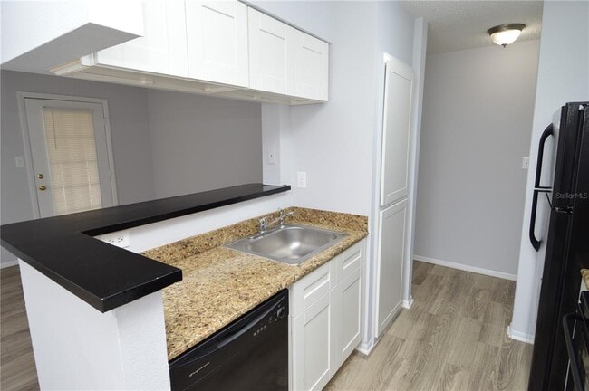 Building Photo - 8722 Mallard Reserve Dr