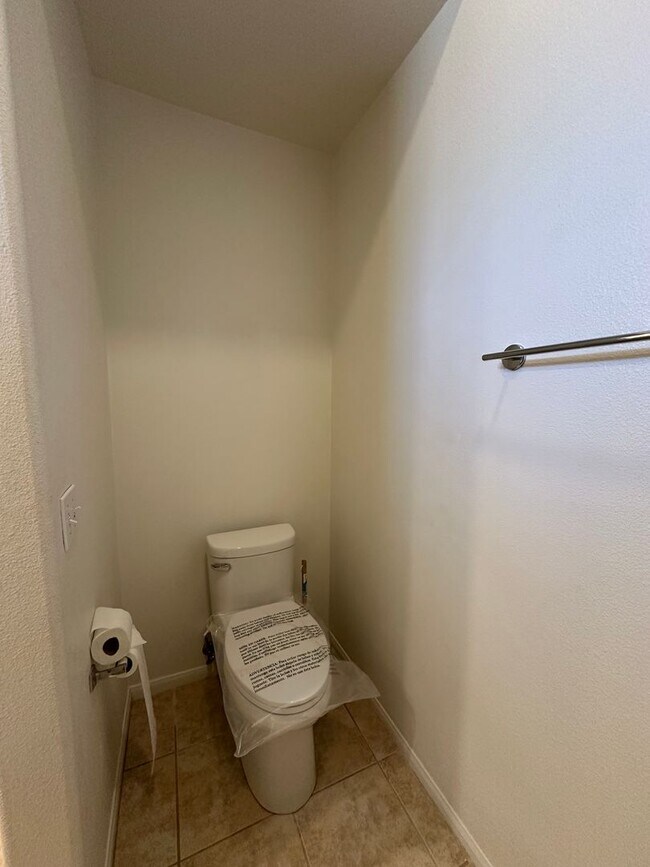 Building Photo - 4 bedroom home close to Joshua Tree National Park!