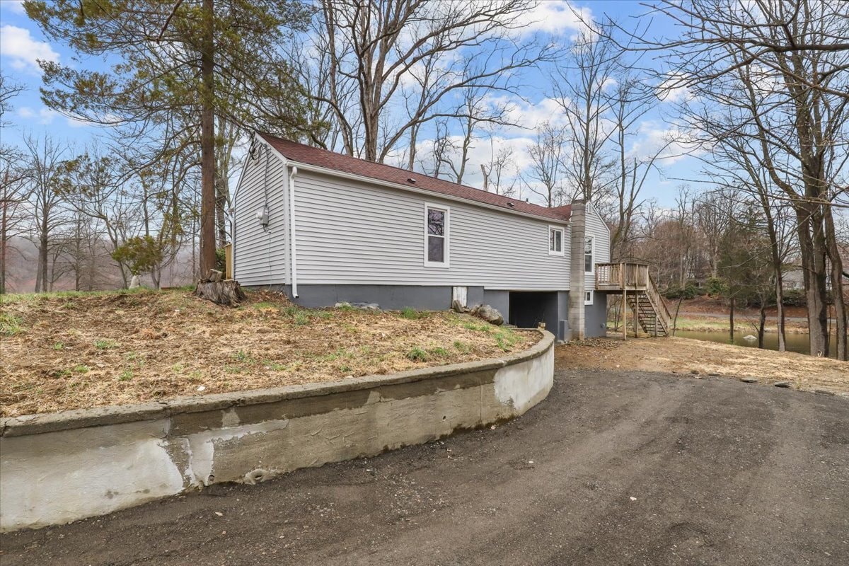 Building Photo - 8 Teatown Ct