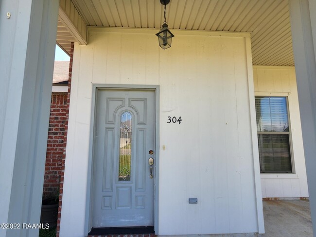 Building Photo - 304 Stoneridge Dr