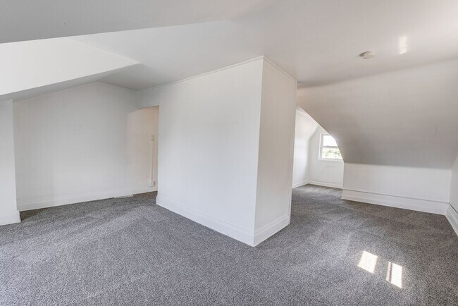 Building Photo - 2120 Salisbury St