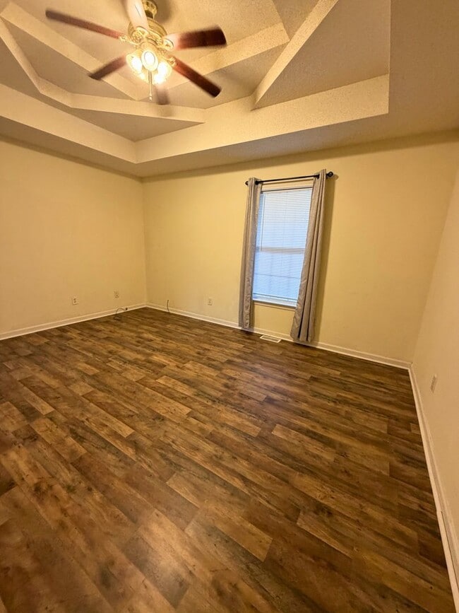 Building Photo - 3-bed, 2-bath house on 1.2 acres with stunning views of the mountains