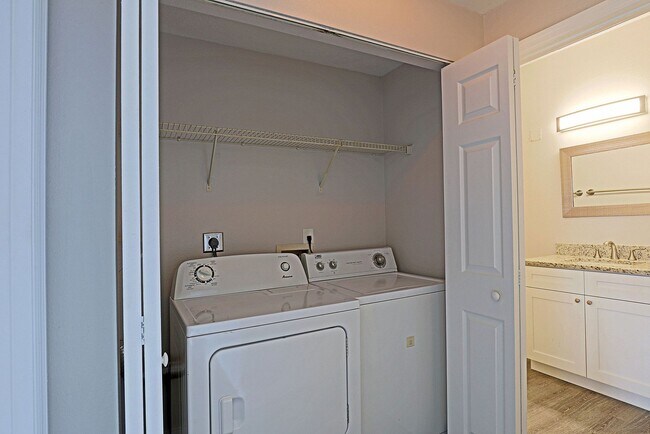Building Photo - 11480 Villa Grand