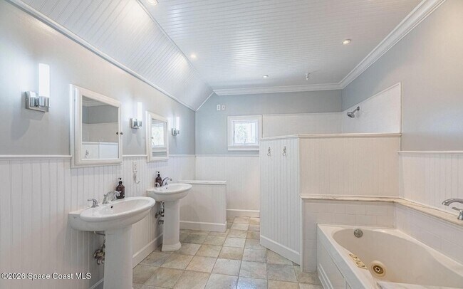 Building Photo - 693 Law St