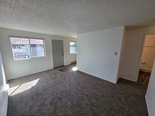 Building Photo - Newly Remodeled Townhouse in Spokane