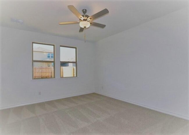 Building Photo - 562 Papaya Dr