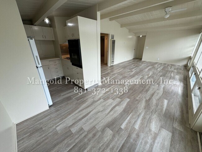 Building Photo - 561irv