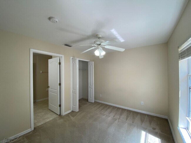 Building Photo - 2817 NW 18th Pl