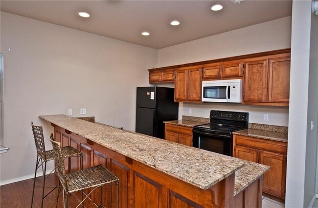 Building Photo - 3104 SW Deerfield Blvd