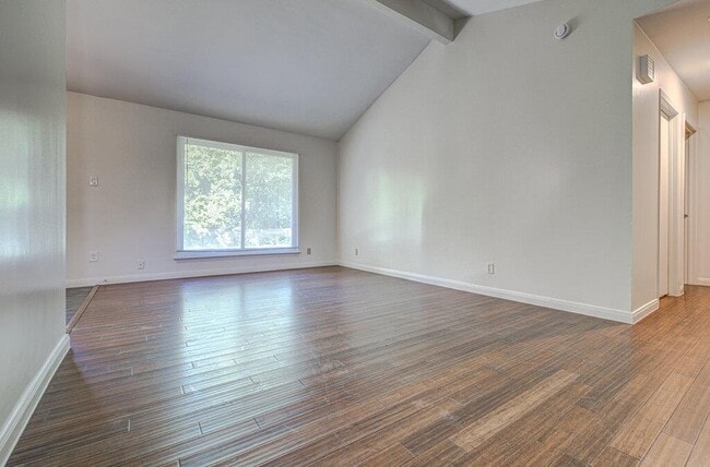 Building Photo - 5508 Pine Pl