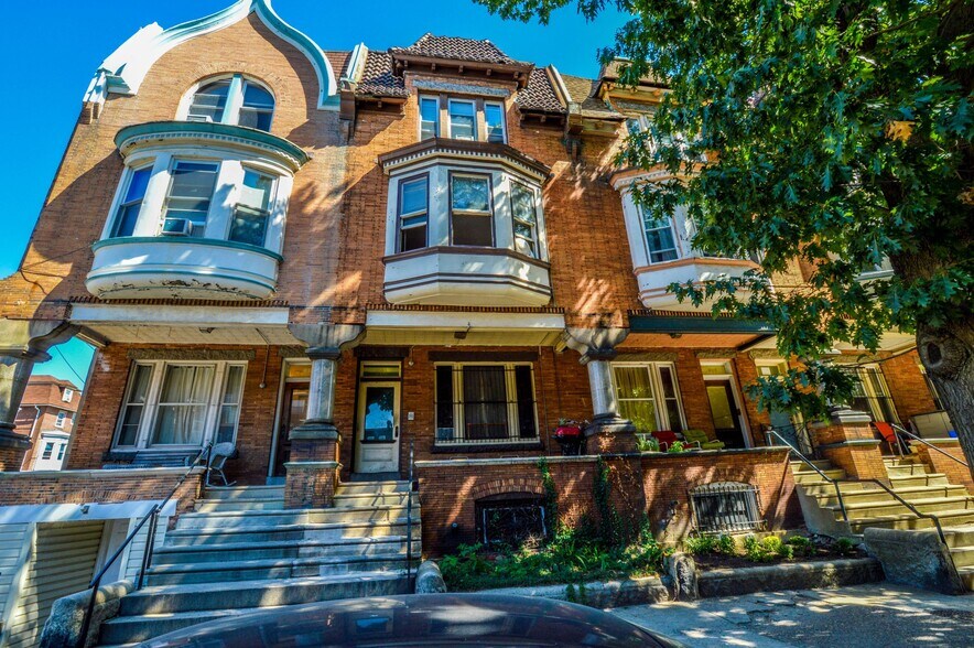 Street View - 221 S 44th St