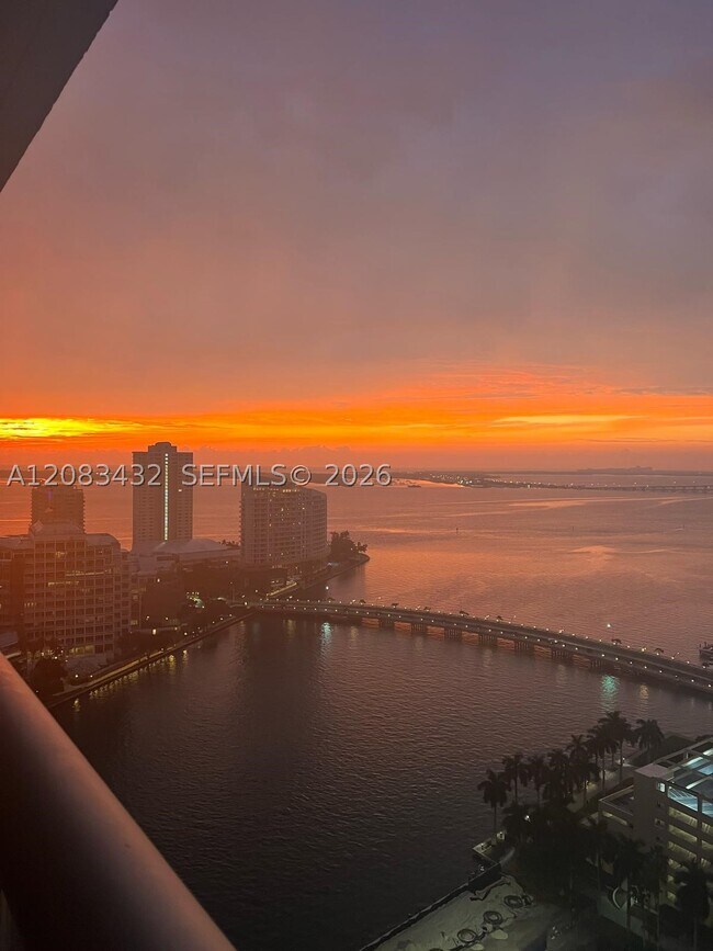Building Photo - 495 Brickell Ave