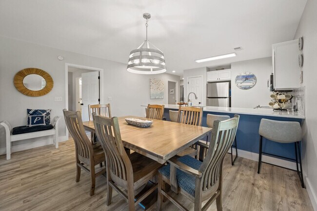 Building Photo - 410 Blue Stem Dr