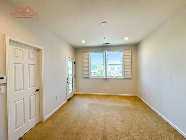 Building Photo - 326 Bautista Pl