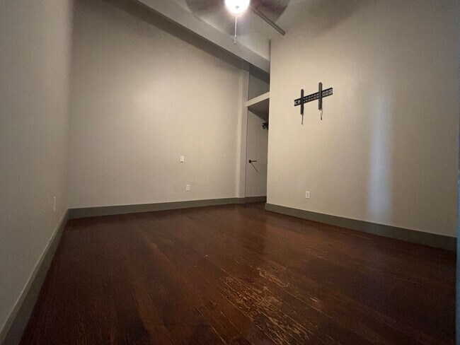 Building Photo - Move Downtown on Park Central Square 2 bed...