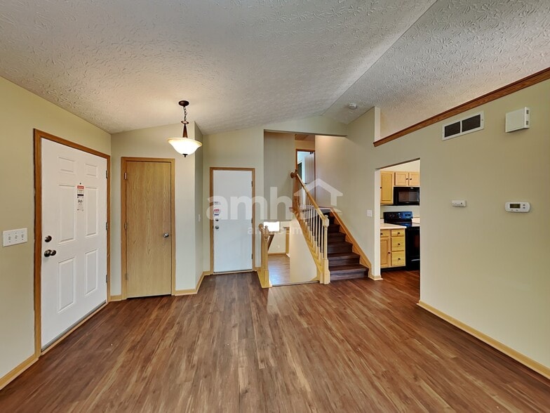 Building Photo - 623 Heartland Meadows Dr