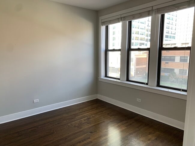 Building Photo - 5537 S Everett Ave