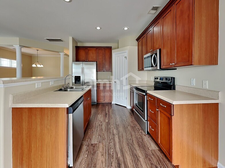 Building Photo - 100 Summer Hill Ct