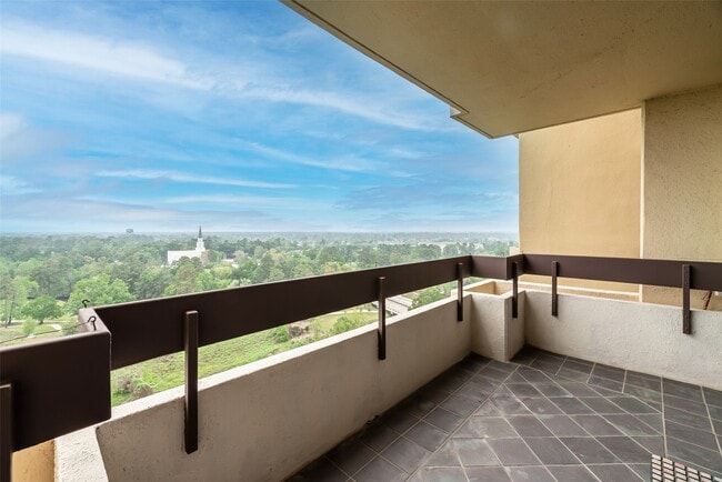 Building Photo - 14655 Champion Forest Dr Dr