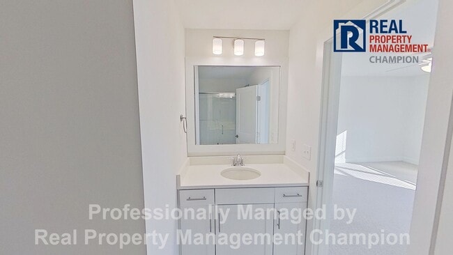 Building Photo - Newly Constructed Luxury Townhomes in Porters Neck