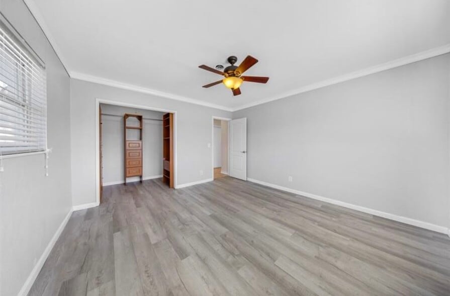 Building Photo - 2591 NE 55th Ct